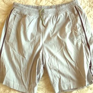Lululemon lines pace breaker shorts
